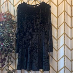 Velvet ruffled long sleeve midi dress